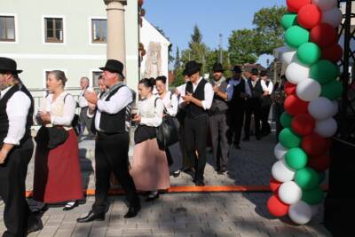 Einmarsch der Folkloregruppe "La Muffrina" aus dem Garfagnanatal