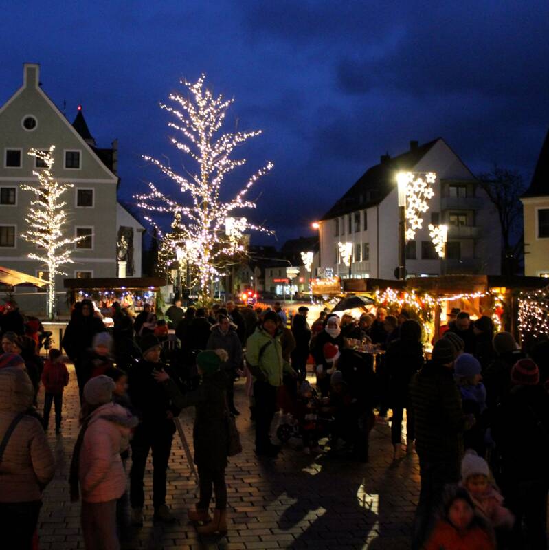 Adventsmarkt um das Fontänenfeld