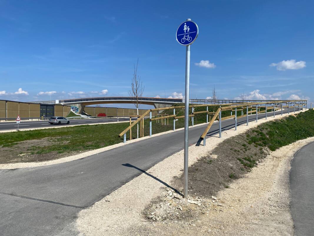 Geh- und Radwegbrücke über B16 für Fußgänger und Radfahrer freigegeben